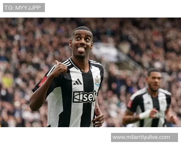 伊萨克花费三万镑购杜宾犬护卫自遭死亡威胁后安全措施升级 伊萨克花费三万镑购杜宾犬护卫自遭死亡威胁后安全措施升级