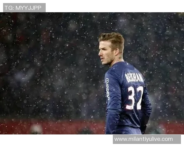 巴黎新赛季第四款球衣发布黑色主调搭配炭灰与玫瑰色渐变设计