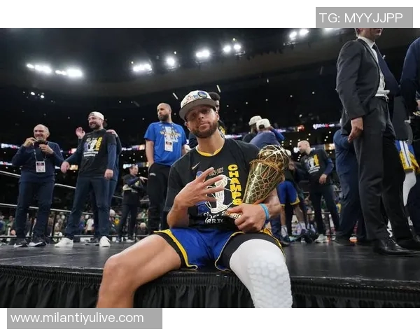 艾弗森赞库里比赛风格与竞争精神称其为篮球界的榜样值得学习